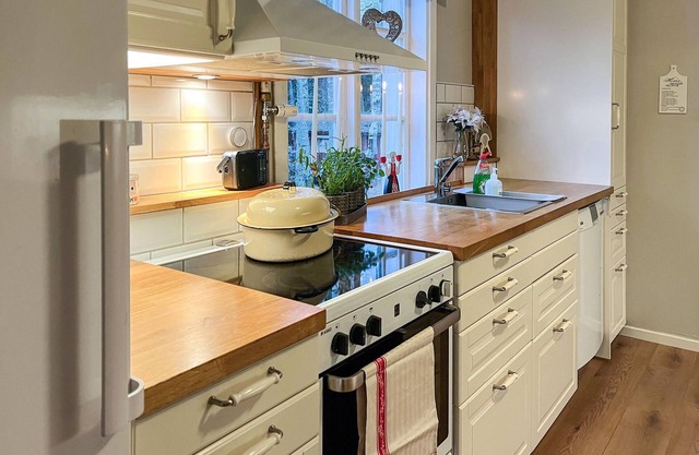 In a quiet location, in a wooded area with many lakes, this cozy cottage welcomes you.