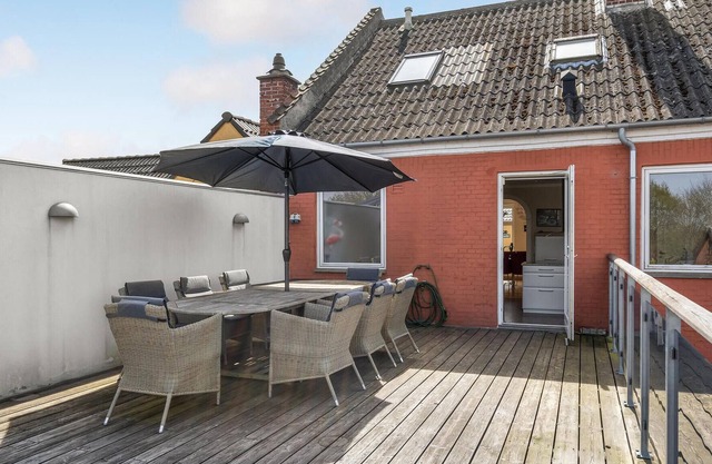 In a wonderful location for excursions welcomes you this spacious apartment with fantastic roof terr