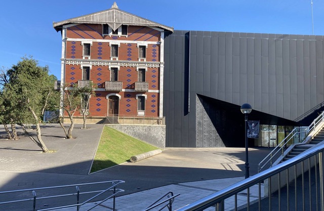 In front of the Balenciaga Museum