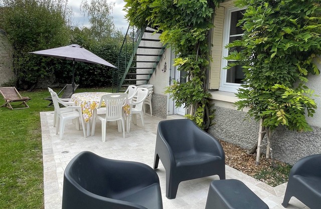 In Sologne, family home with garden near Chambord castle and forests