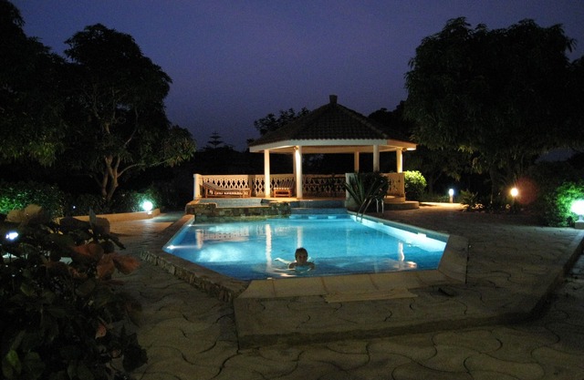 In Somone (8 km from Saly). In a 3000 m² park with beautiful trees