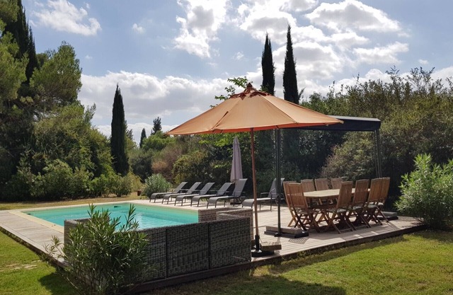 In the countryside, a very large villa to gather Family and Friends