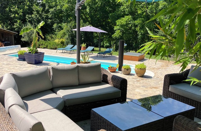 In the heart of the Périgord Noir, tourist center, family house for 2 to 10 people.