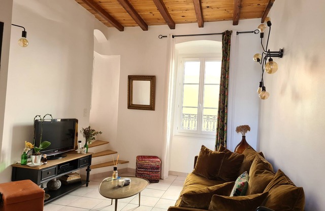 In the heart of Calvi, duplex between the pedestrian street and the port