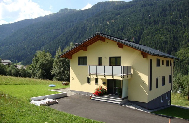 In the middle of nature and yet centrally located with balcony and mountain view