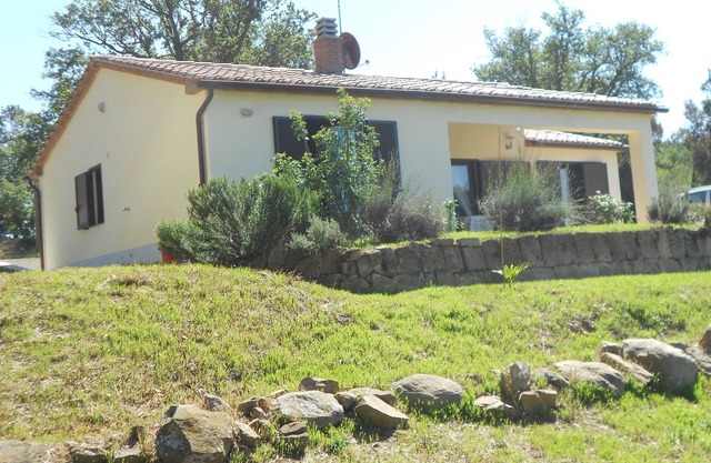 In Tuscany, detached house in the hills of the Maremma.