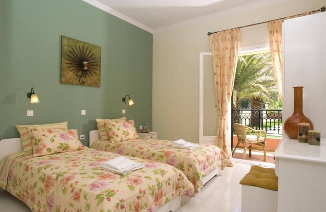 In villa Luxury Ground Floor apartment with pool near Sidari