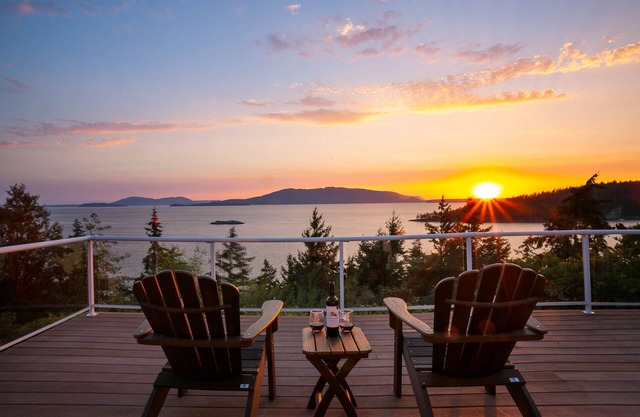 Incredible Chuckanut Dr, Water View Home!