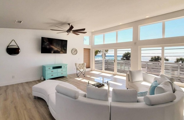 Incredible Custom 6-Bedroom House with Private Pool!
