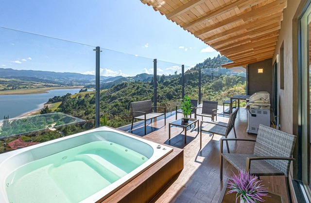 Incredible house in the sisga reservoir