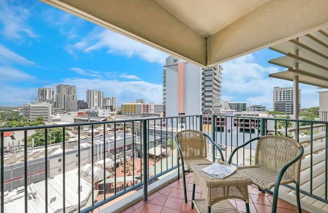 Incredible Harbourfront Home Away from Home