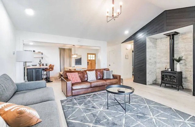 Incredible view of Beaver Lake from the private hot tub