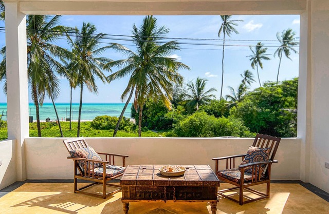 Independant seaview villa with 6 bedrooms, AC, Wifi, in delightful Jambiani