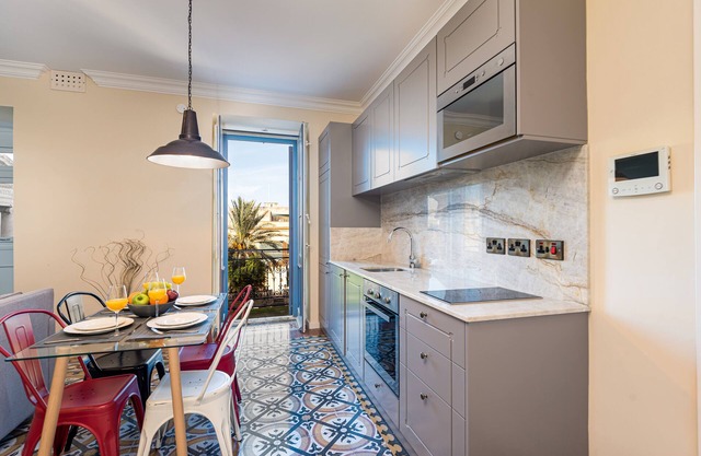 INDEPENDENCE MARBLE - 2 BEDROOM APARTMENT - CHURCH AND SEA VIEW