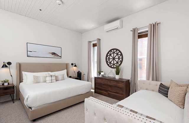 Independence Square 211 | Chic Hotel Room with Mountain Views, A/C, & Rooftop Hot Tub
