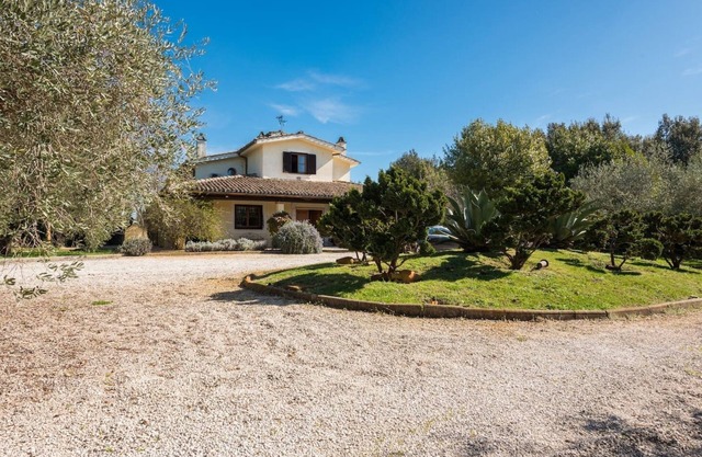 INDEPENDENT APARTMENT FOR 2 PEOPLE IN BEAUTIFUL ESTATE NEAR THE LAKE