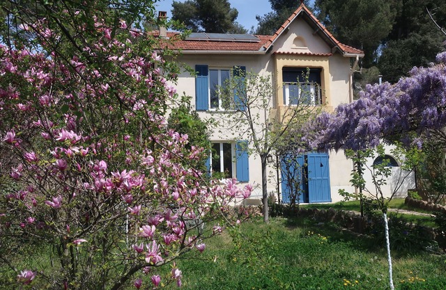 Independent apartment with garden in Provence near Casamance