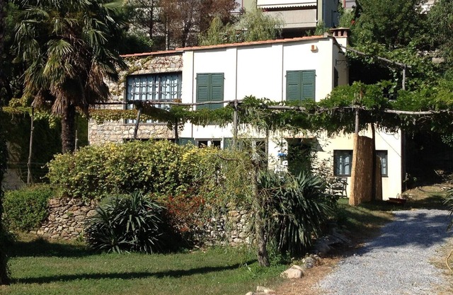 independent house in green private park