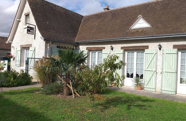 Independent room B & B with garden near the castles of Loire.