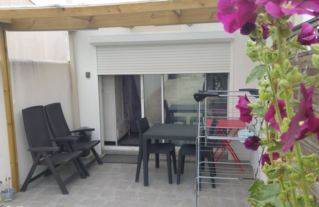 independent studio, coastal village 15 minutes from La Rochelle and Ile de Ré,
