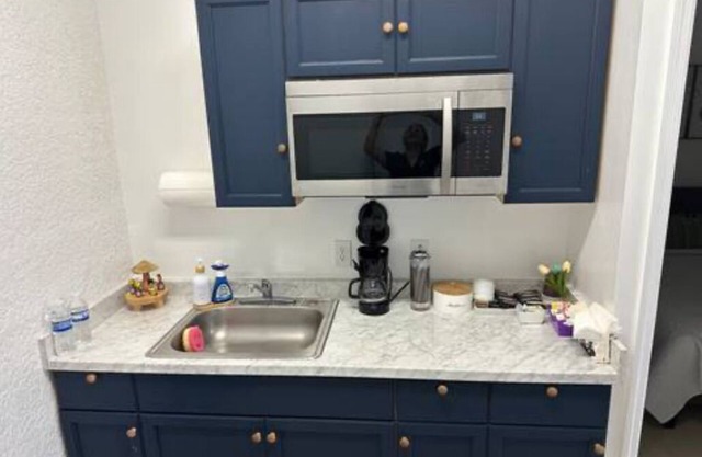 Independent studio in superb Cape Coral with WiFi, AC