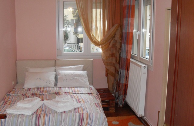 Indepentent space, central, quiet, practical, close to the coast.