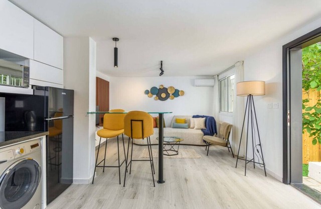 Indigo 1-BR Apt W/Terrace & 24-7 Power in Batroun
