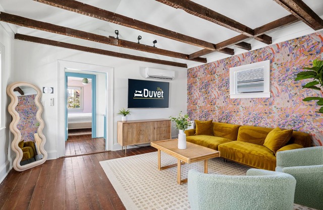 Indigo House | 1 Block to King - Brand New Design!