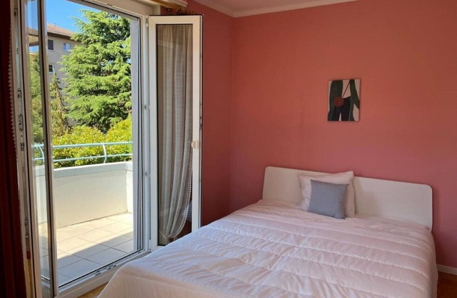 Individual house with free parking/Netflix next to EPFL Lausanne