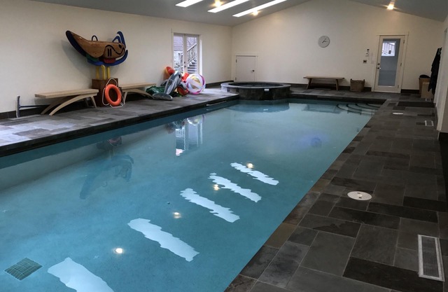 Indoor Pool, Beach Access, Heritage Home, Sleeps 10, Five Bedrooms, Close 2 town