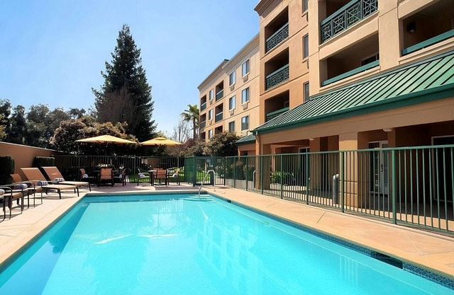 Indulge in Home Like Comfort! Spacious 1BR Suite, Pet-friendly, Free Parking!