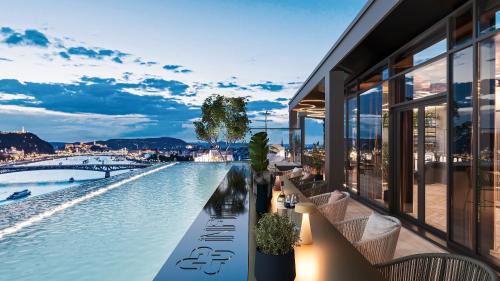 INFINITY Budapest Hotel