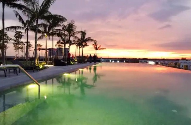 Infinity pool apartment with stunning sunset view - GM Remia Residence Ambang Botanic