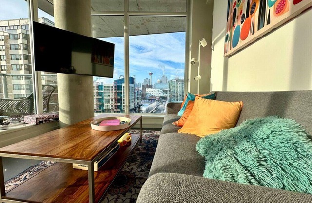 InfinityNest: Chic downtown escape/stunning views