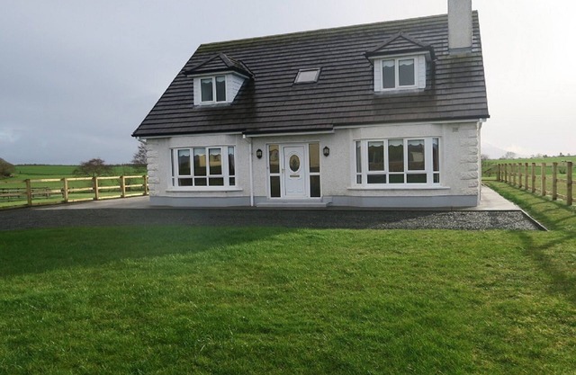 INGLEWOOD - Ballina, Crossmolina Co Mayo Sleeps 8 Sister property to Thistledown