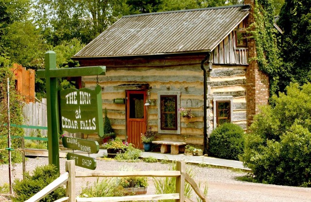 Inn & Spa at Cedar Falls