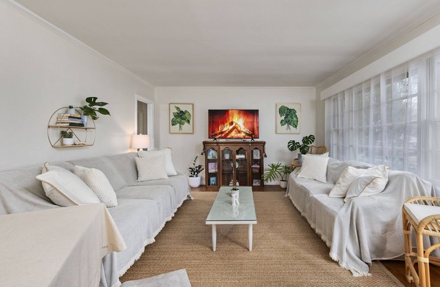 Inspiring New Space, Sleeps 1-6 Best Area Downtown