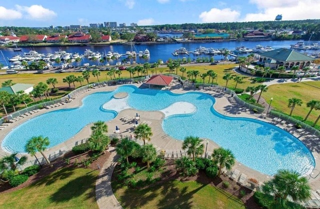 Intercostal Waterway Hotel Style Room - 5 min from the beach!