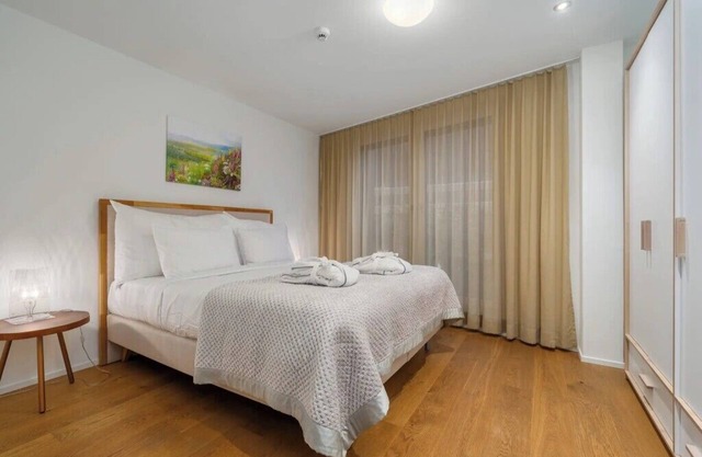 Interlaken apartments Two Bedroom Interlaken Apartment with King Beds & Sofa Bed