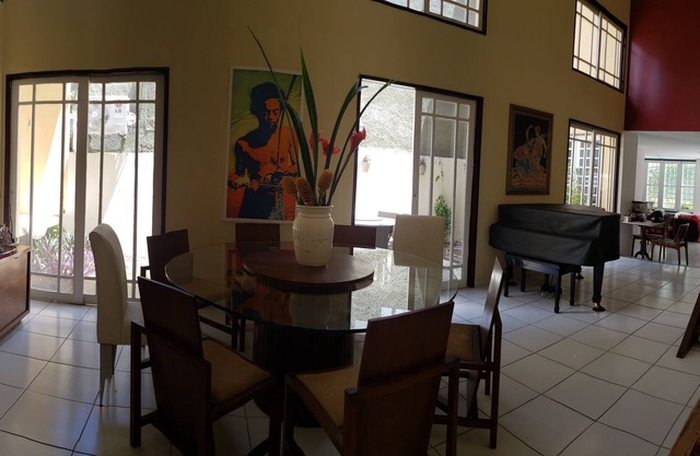 Internationally renowned musician's house with pool