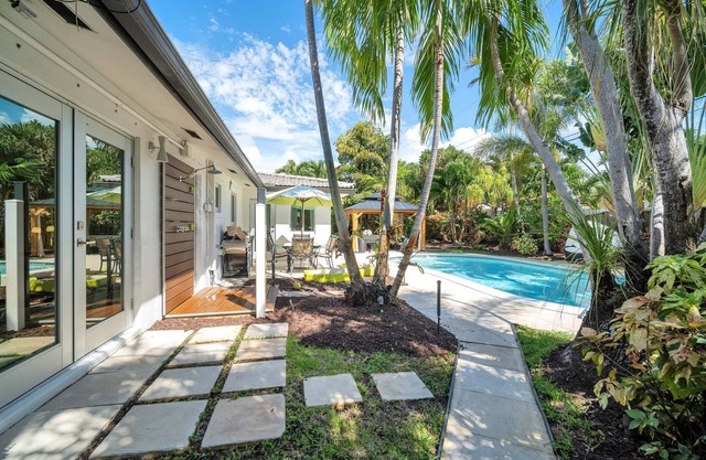 Intimate 4 BR W/Heated Pool + Amazing Outdoor Area