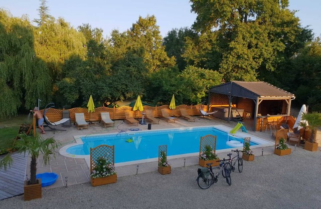 Inviting 3-Bed holiday home in Château-Garnier