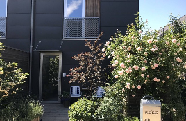 Inviting and Modern Town House Close to City Centre