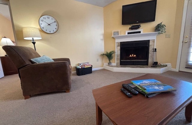 Inviting Condo w Hot Tub & Fireplace