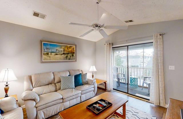 Inviting condo with pool, hot tub, tennis, balcony, & washer/dryer