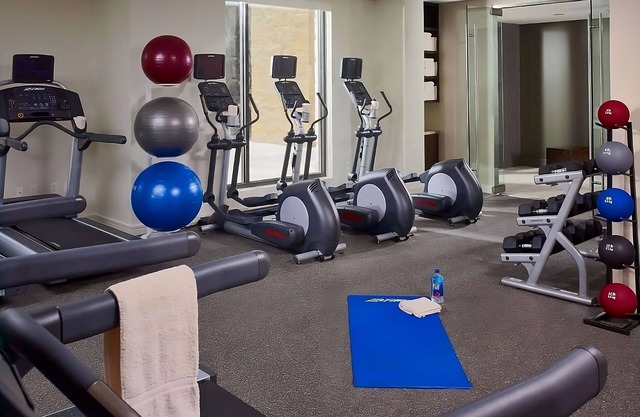 Inviting Room w/Rooftop Lounge, Relaxing Outdoor Pool, & Complimentary Parking