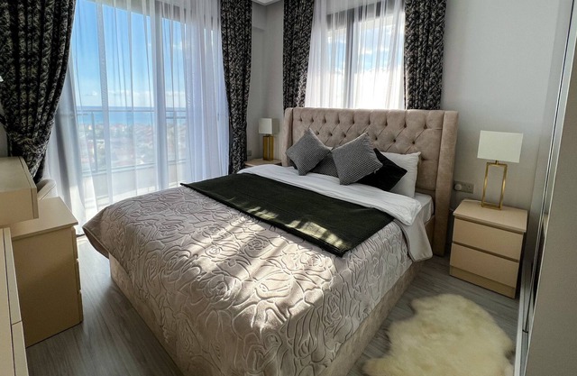 Iona Pool 2-bdr Apartment (Caesar Blue)