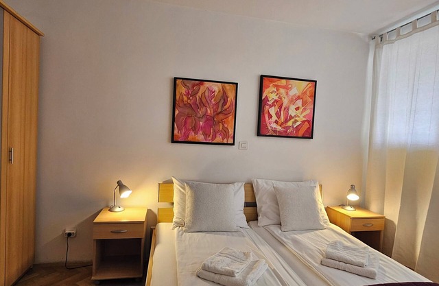 Irena Tour As/Quiet 1BR apartment with shower&balcony, garage, WiFi&AC