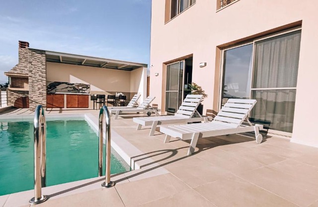 IRINI. seaview - beach - pool - privacy