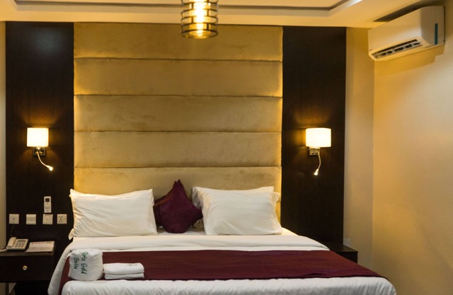 Iris Gold Suite